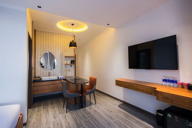 Superior Quadruple Room, City View