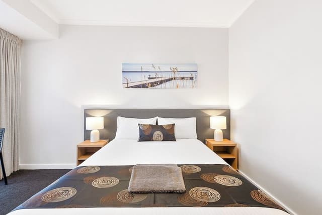 Standard Room, 1 Queen Bed, Non Smoking (Walk-in Shower)