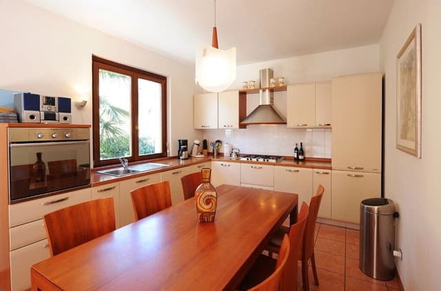 Family Townhome, Multiple Beds, Garden Area (Casa Di Claes)
