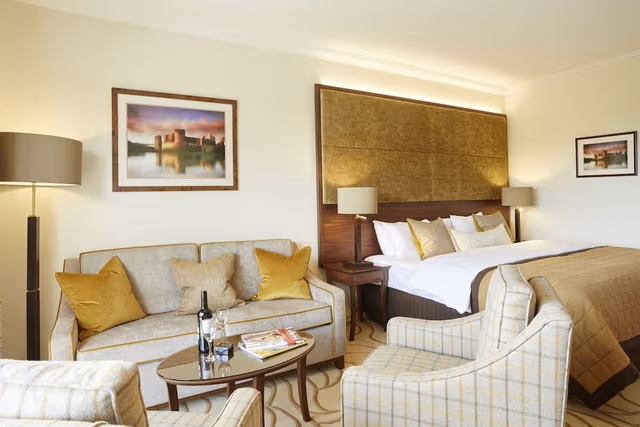 Signature Room, 1 King Bed, Balcony