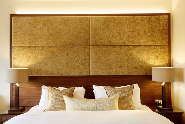 Signature Room, 1 King Bed, Balcony