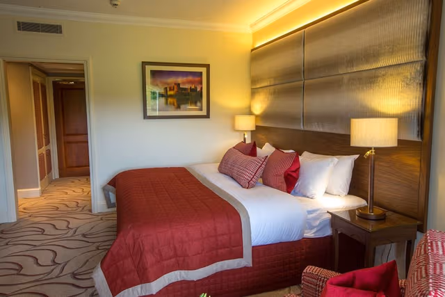 Deluxe Room, 1 King Bed, Balcony