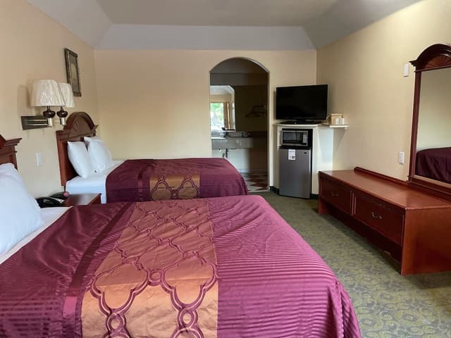 Standard Studio Suite, 2 Queen Beds