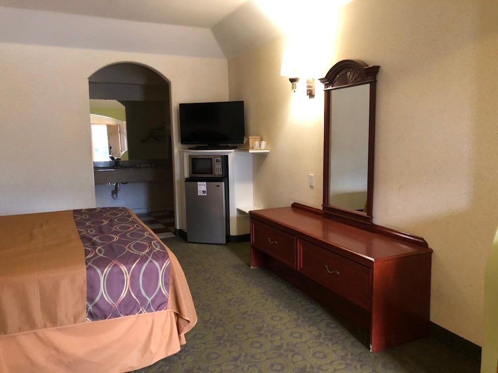 Executive Inn & Suites Porter4