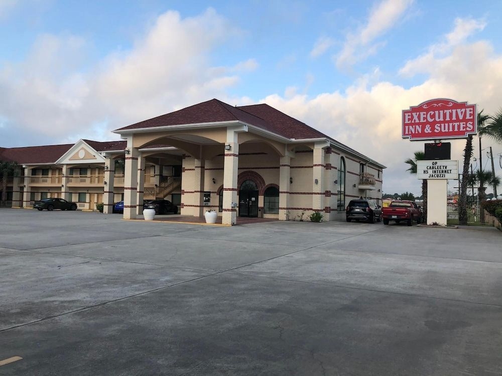 Executive Inn & Suites Porter0