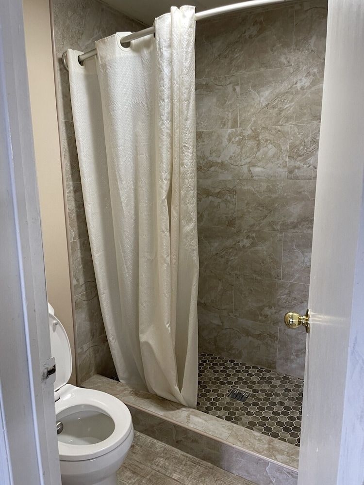 Budget Inn Elizabeth3