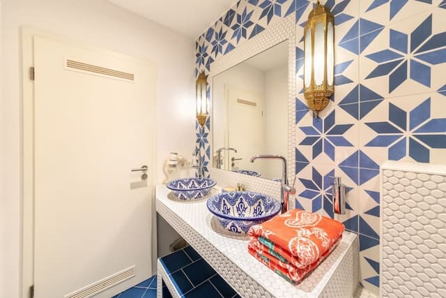 Deluxe Suite, 1 King Bed, Kitchen, Courtyard Area