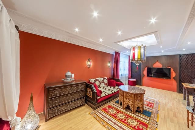Deluxe Suite, 1 King Bed, Kitchen, Courtyard Area