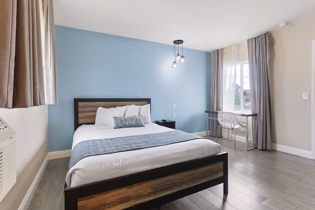 Standard Room, 1 Queen Bed