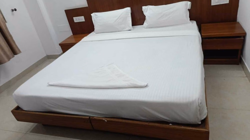 Tjs Grand Karolbagh0