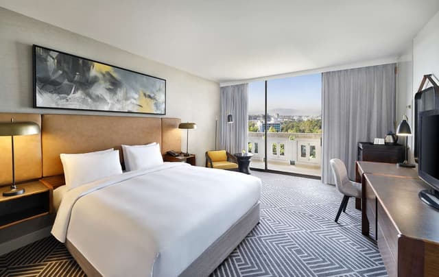 KING JUNIOR SUITE
