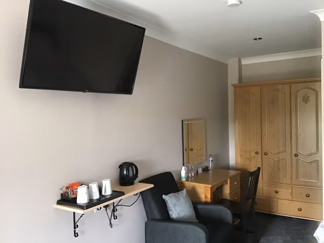 Family Twin Room (Room 8 - Room Only)