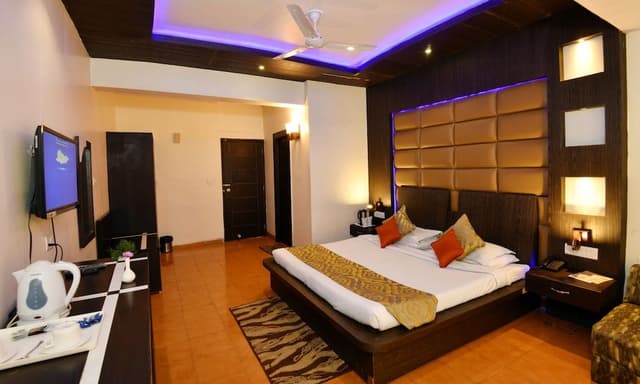Superior Room, Lake View