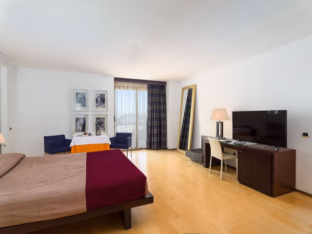 Family Room (Superior)