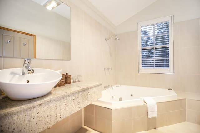 King Spa Room