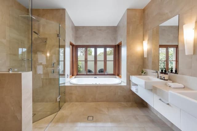 Luxury Spa Suite