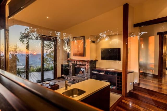One-Bedroom Private Lodge with Private Outdoor Hot Tub