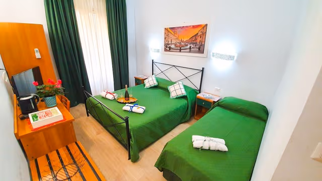 Triple Room (102)