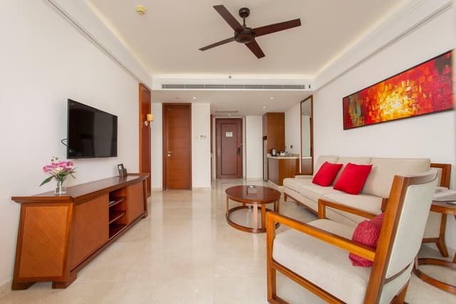 Deluxe Sea View Suite