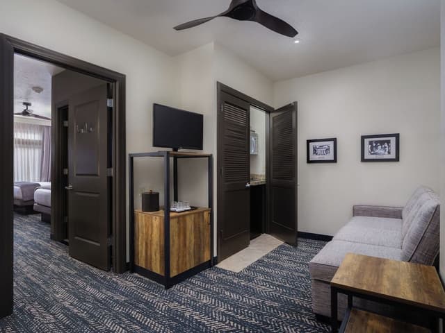 Suite, 1 Bedroom, 2 Queen Beds, Kitchen