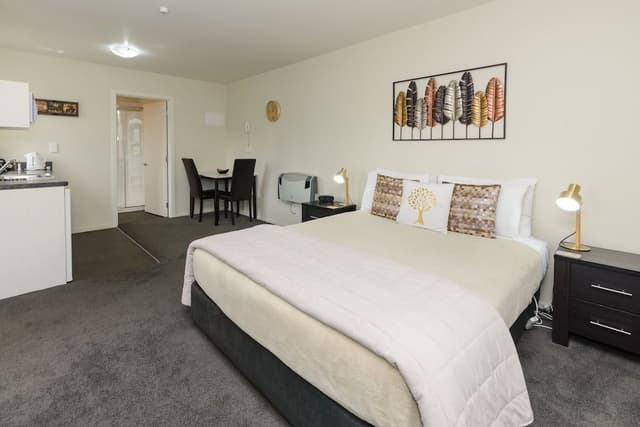Standard Studio, Kitchenette (Queen Studio Unit)