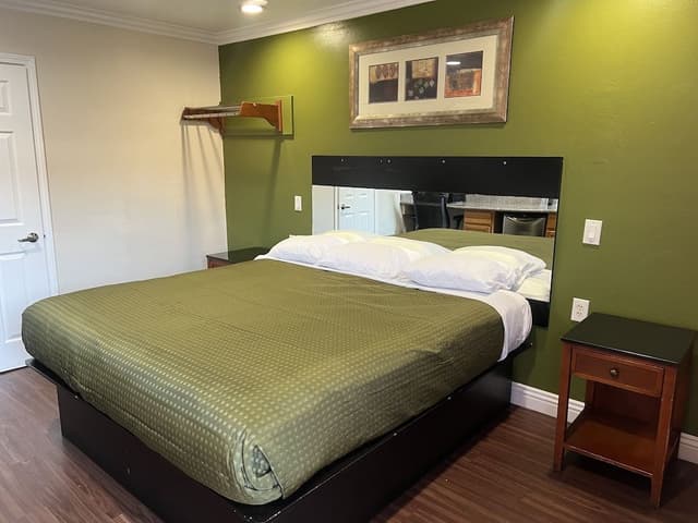 Deluxe Room, 1 King Bed, Non Smoking