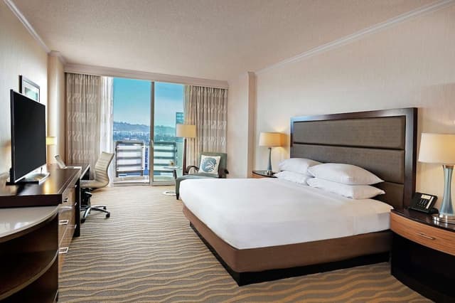 Premier Room, 1 King Bed, Balcony, Valley View (High Floor)