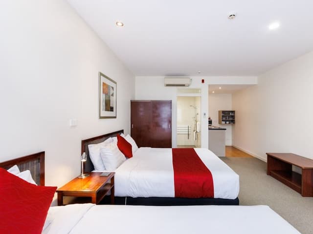 Standard Studio, Accessible, Kitchenette (Studio Twin Shower - Access Bathroom)