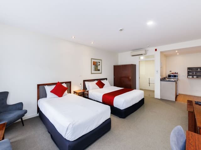 Standard Studio, Accessible, Kitchenette (Studio Twin Shower - Access Bathroom)