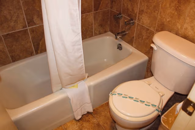 Comfort Room, 1 King Bed, River View