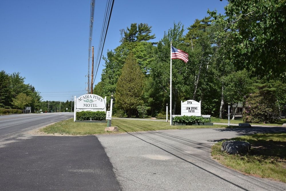 Acadia Pines Motel0