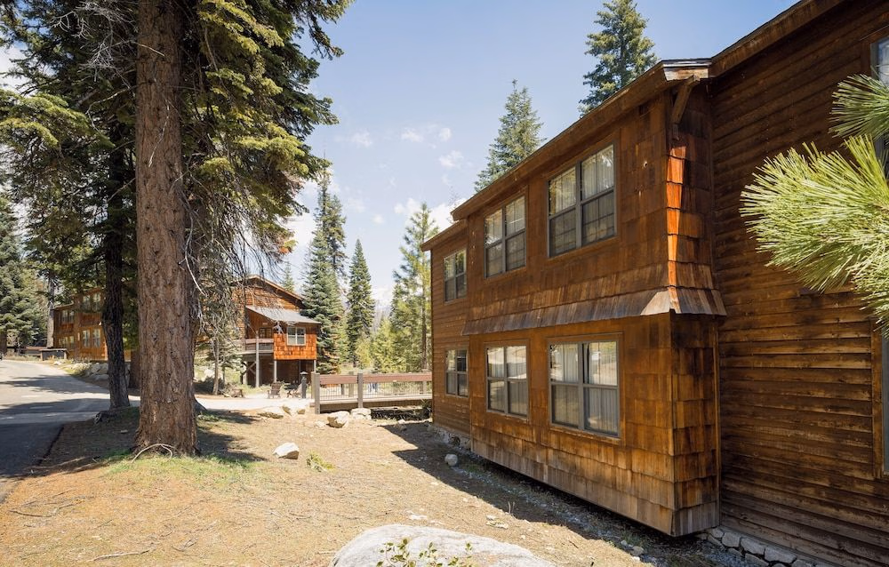 Wuksachi Village and Lodge2