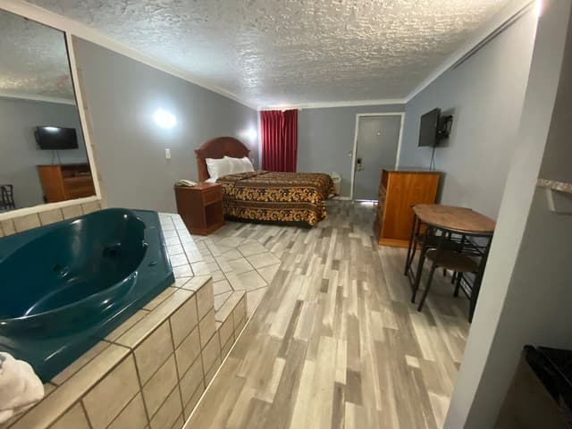 Room, 1 King Bed, Smoking, Jetted Tub