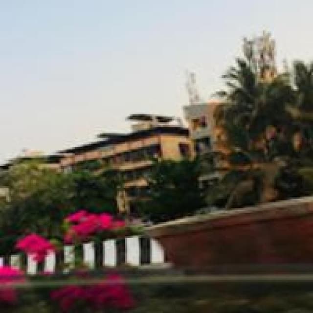 Deluxe Double Room (2 Adults + 1 Child)