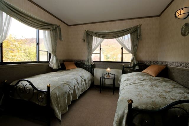 Corner Twin Room