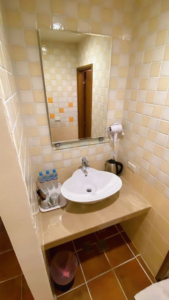 Triple Room, Bathtub