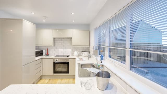 Seaview 3 Bedroom with Hot Tub & Private Sauna