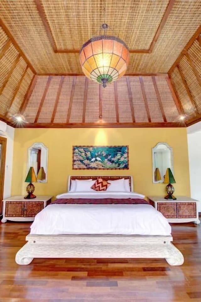 Suite, Pool View