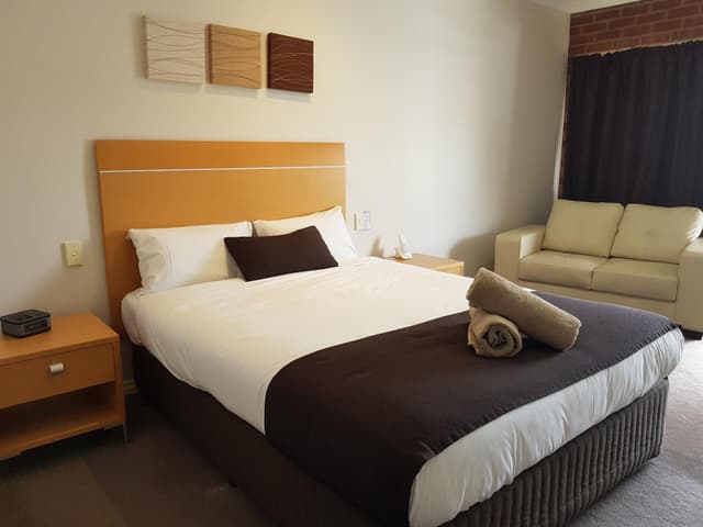 Deluxe Queen Room