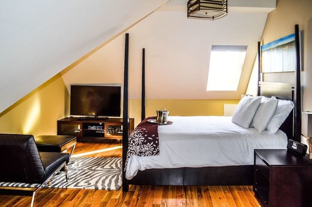 Room 12: Attic Queen