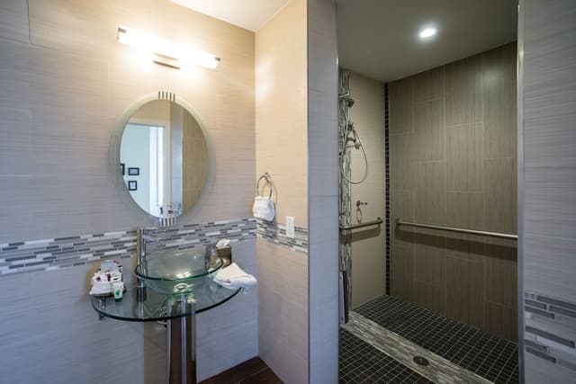 Room 1: Deluxe Queen, Accessible
