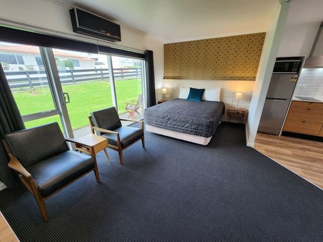 Superior Studio, 1 Queen Bed, Non Smoking, Kitchenette