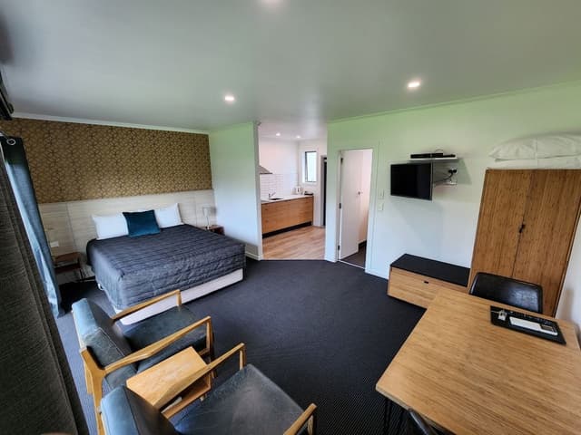 Superior Studio, 1 Queen Bed, Non Smoking, Kitchenette