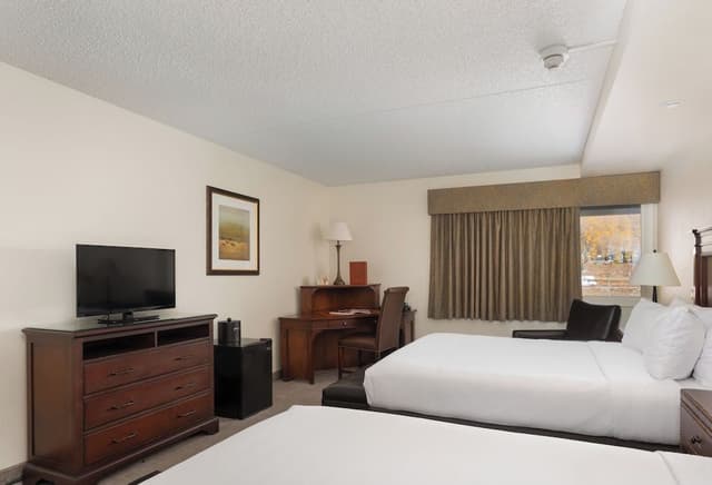 Standard Room, 2 Queen Beds, Valley View
