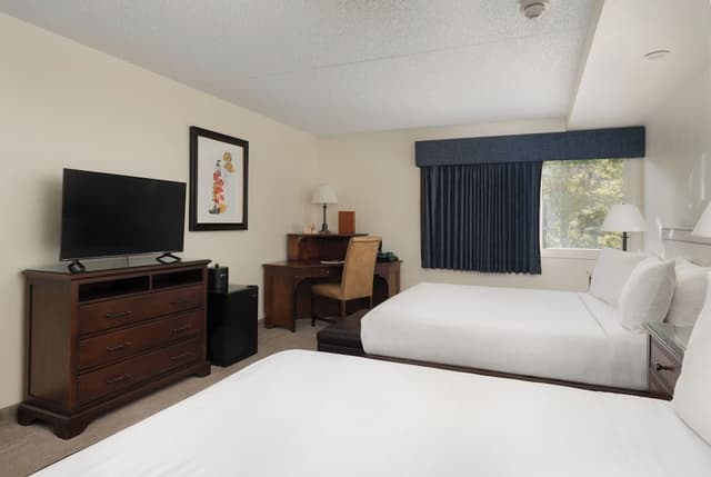 Standard Room, 2 Queen Beds, Valley View