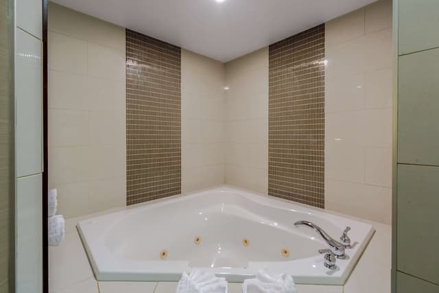 Suite, 1 King Bed, Non Smoking, Hot Tub