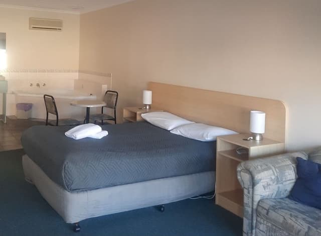Queen Room With Spa Bath