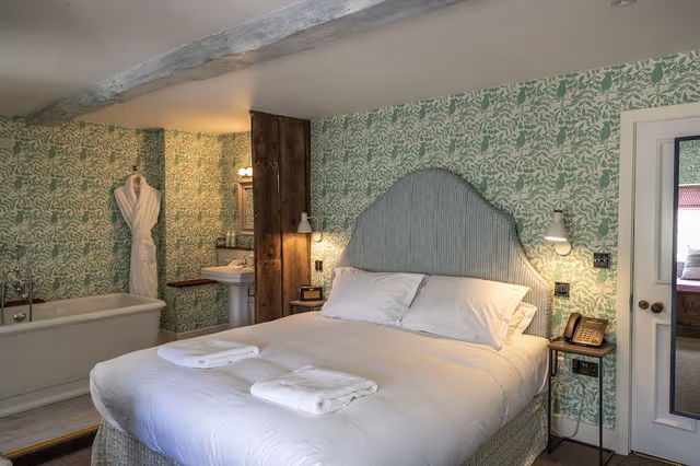 Double Room, 1 King Bed, Bathtub