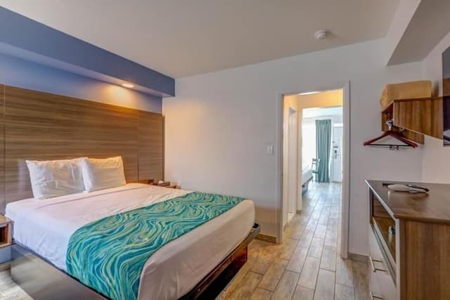 Suite, Multiple Beds (Smoke Free, Two Rooms)