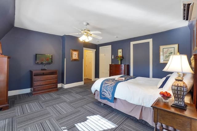 Room #15 - The Queens Quarters - Queen